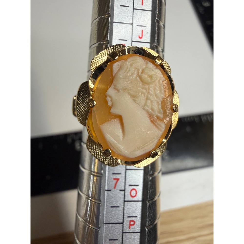 Gold Tone Scalloped Shell Cameo Ring Size 11.5 Costume Jewelry